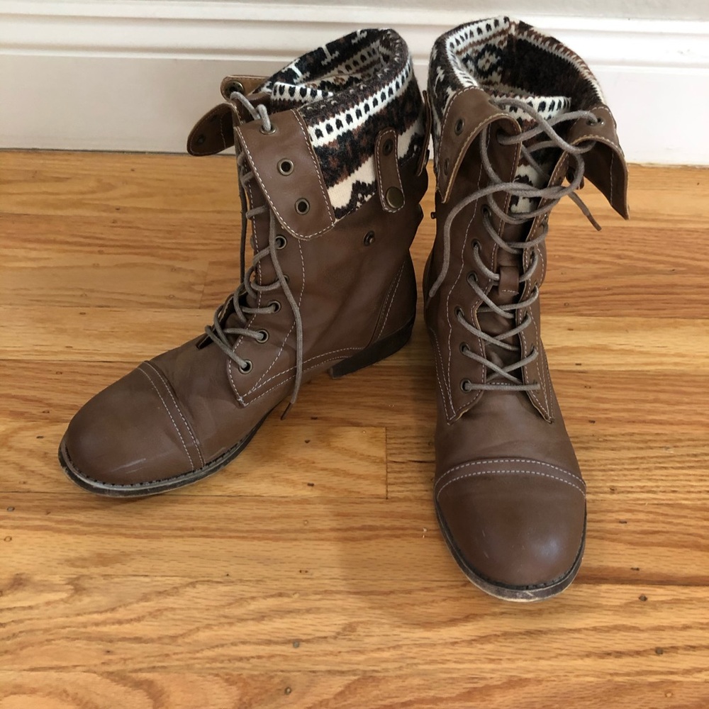Brown Boots with Printed Lining
